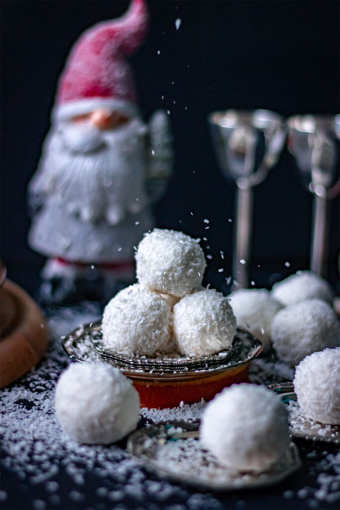 Showy coconut bliss balls