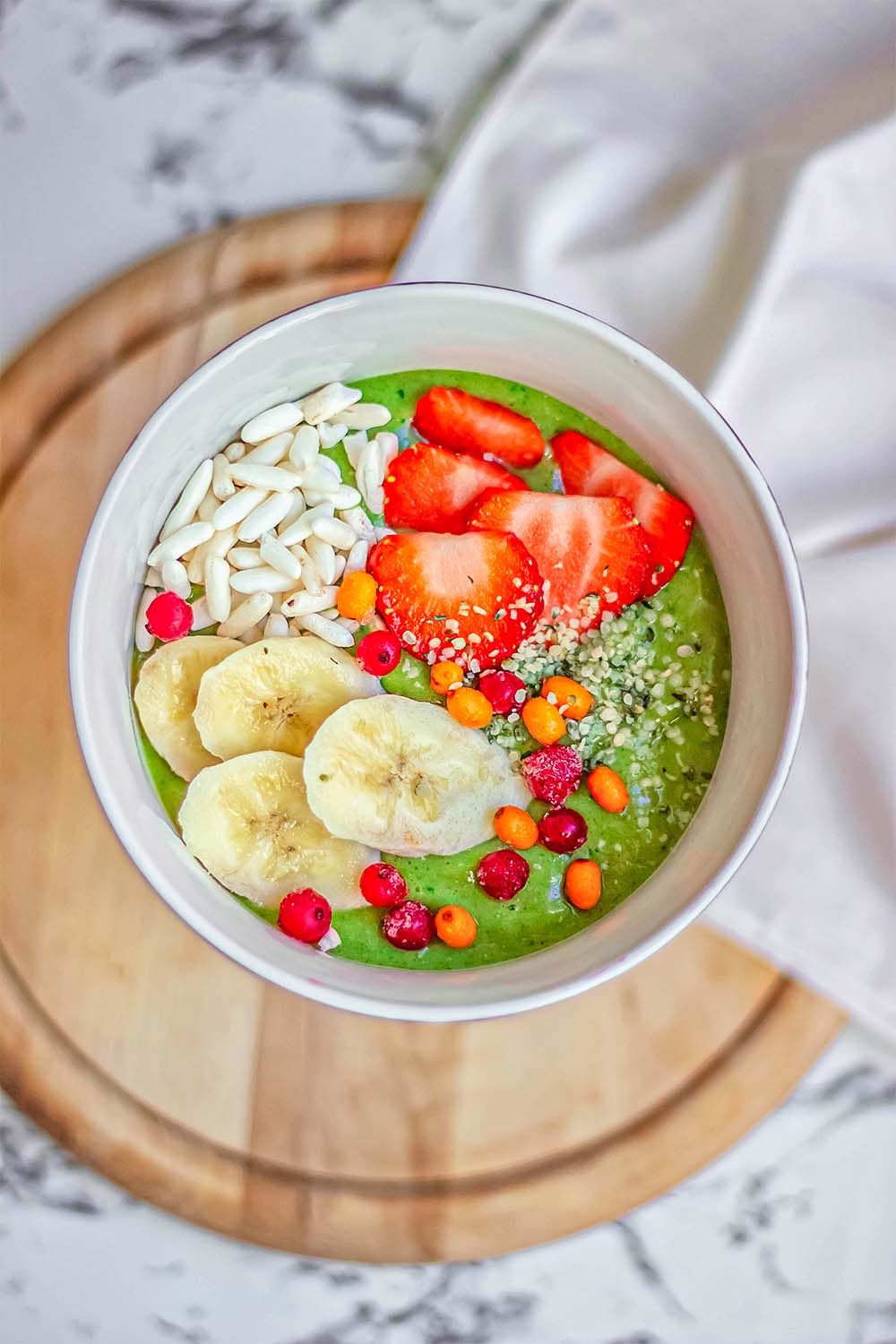 Healthy vegan green smoothie bowl