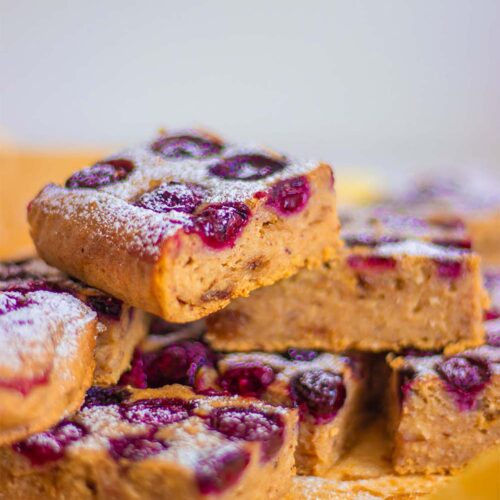 Gluten-free fudgy blueberry squares