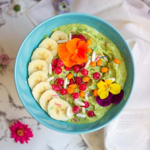 Tropical green smoothie bowl