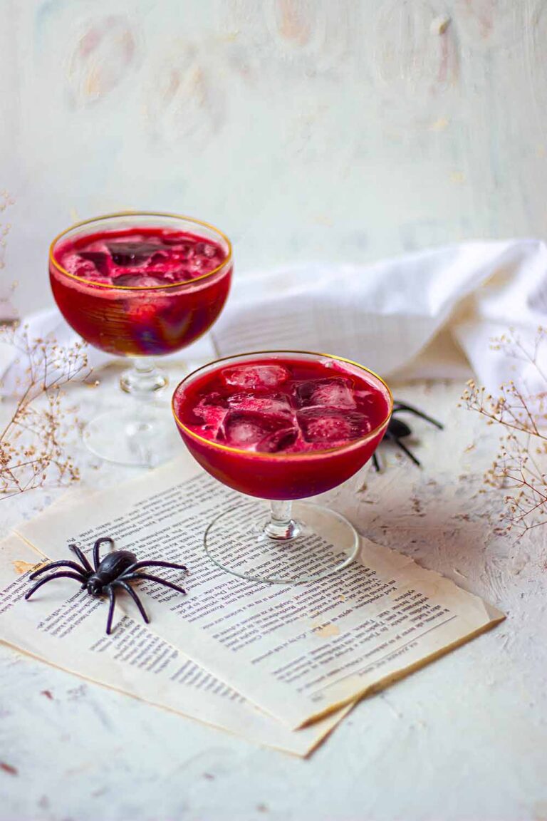 Dracula’s blood Halloween cocktail